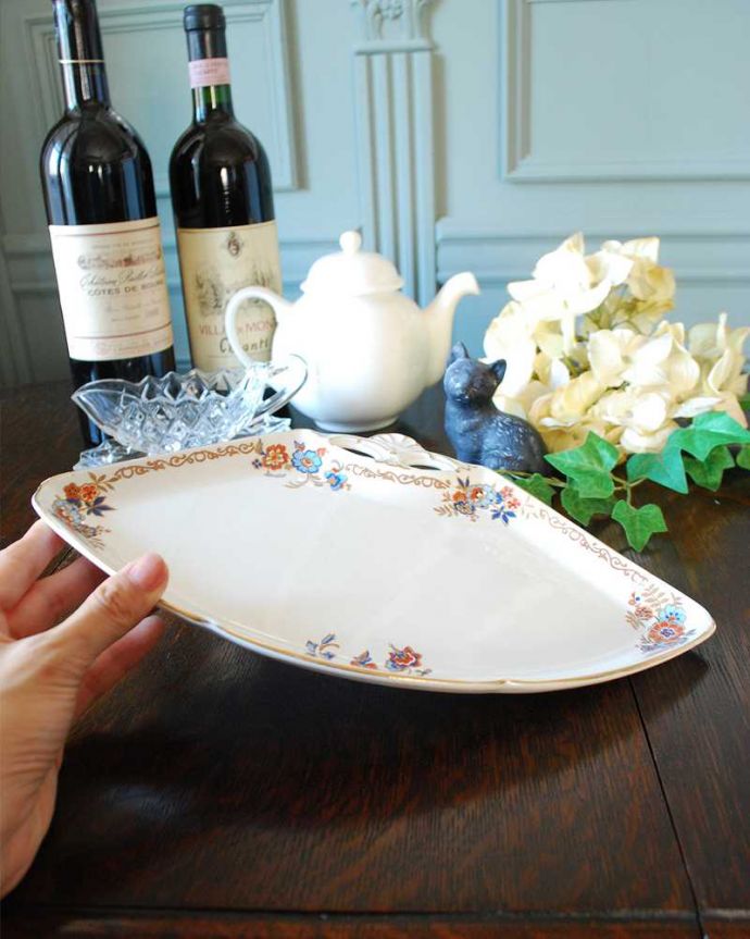 アンティーク 陶磁器の雑貨　アンティーク雑貨　イギリスで見つけたお宝、バーレイ社のアンティークプレート（1920ｓ）。テーブルコーディネートが華やかになります。(k-2271-z)