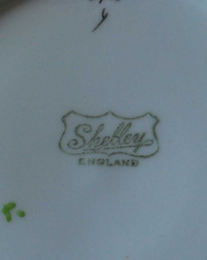 シェ―リー窯　アンティーク雑貨　可愛い木の実模様のアンティーク　シェリー(Shelley)のシュガーボウル。ロゴがプリントされています。(k-2318-z)