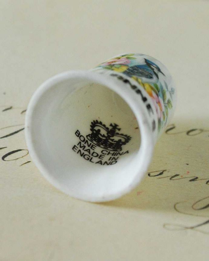 アンティーク 陶磁器の雑貨 アンティーク雑貨 ボーンチャイナのアンティークシンブル(ST.ANNES)。キレイなものだけを買い付けていますアンティークは新品ではなので多少のキズ・汚れがある場合がありますが、キレイなものしか買い付けていませんのでご安心下さい。(k-2366-z)