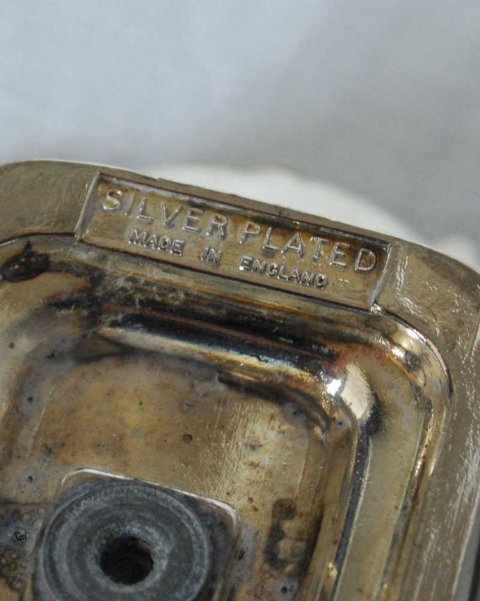 アンティーク 真鍮の雑貨　アンティーク雑貨　さりげなく飾れるアンティークシルバー雑貨、小物入れにぴったりな銀のボウル（シュガーポット）。ロゴがプリントされています。(k-2439-z)