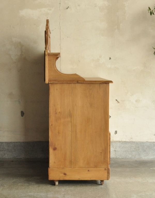 カスタード色のアーコール アンティーク家具 キレイな木肌のアンティーク家具、可愛いタイル付きのウォッシュスタンド(チェスト)。しっかりお直ししていますので、安定感があります。(k-453-f-1)