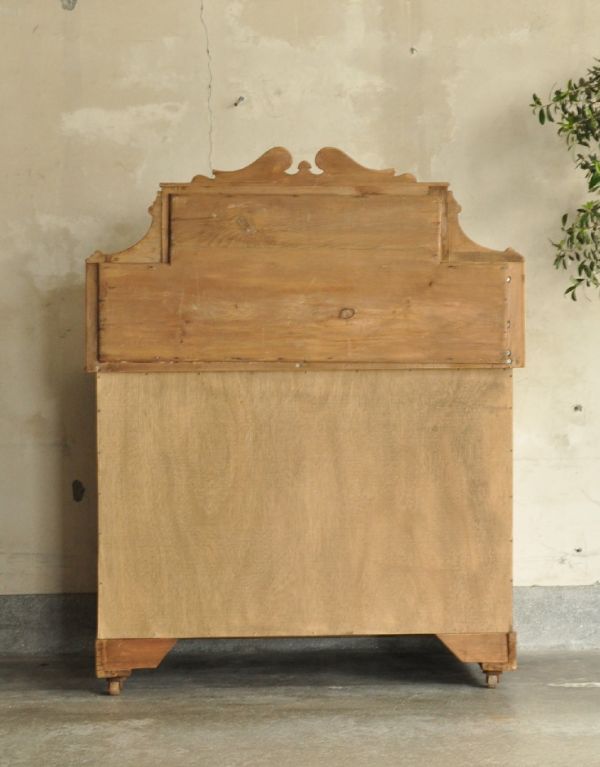 カスタード色のアーコール アンティーク家具 キレイな木肌のアンティーク家具、可愛いタイル付きのウォッシュスタンド(チェスト)。裏側もきちんとメンテナンスしているので、キレイな状態です。(k-453-f-1)