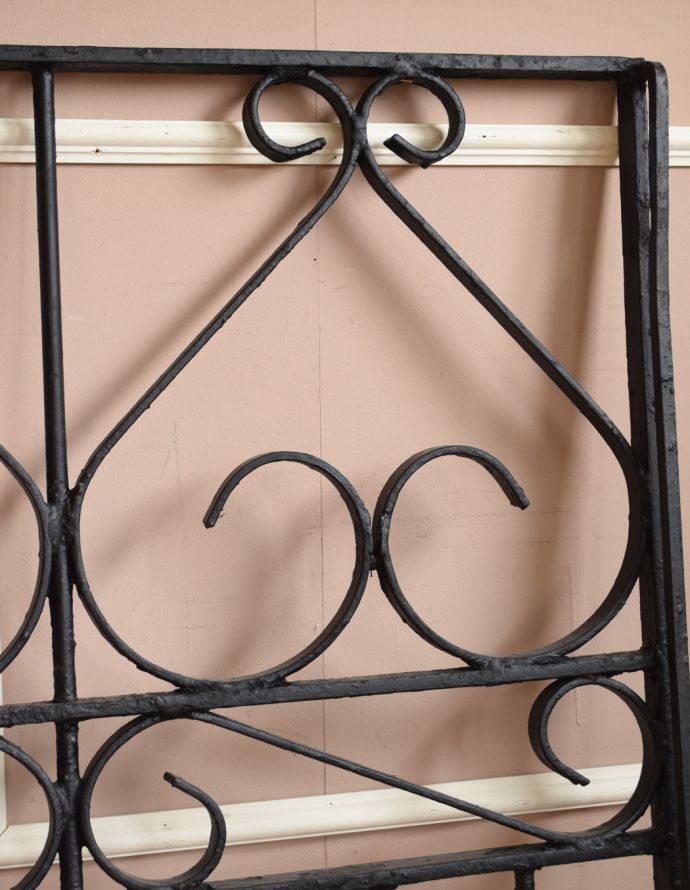 ドア・ゲート　アンティーク家具　アイアン製のアンティークゲート（ガーデンの門扉）。本格的なイングリッシュガーデンが演出できるアイテムです。(k-500-f-1)