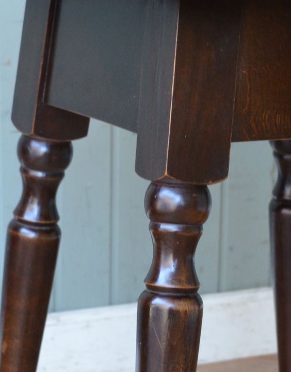 ロイドテーブル　アンティーク家具　1960年代のアンティーク パブ テーブル。お部屋の片隅に置いてあるだけでオシャレな空気に。(k-550-f)