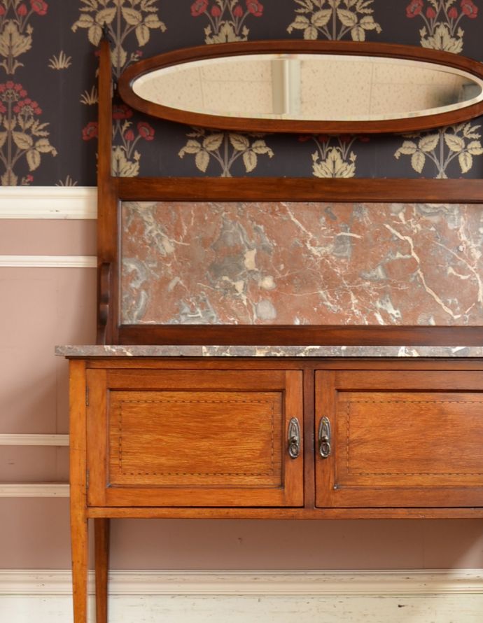 サイドボード　アンティーク家具　英国の素敵なアンティーク家具、ウォッシュスタンド（洗面台）。正面にもアンティークの大理石が貼ってあります。(k-629-f)
