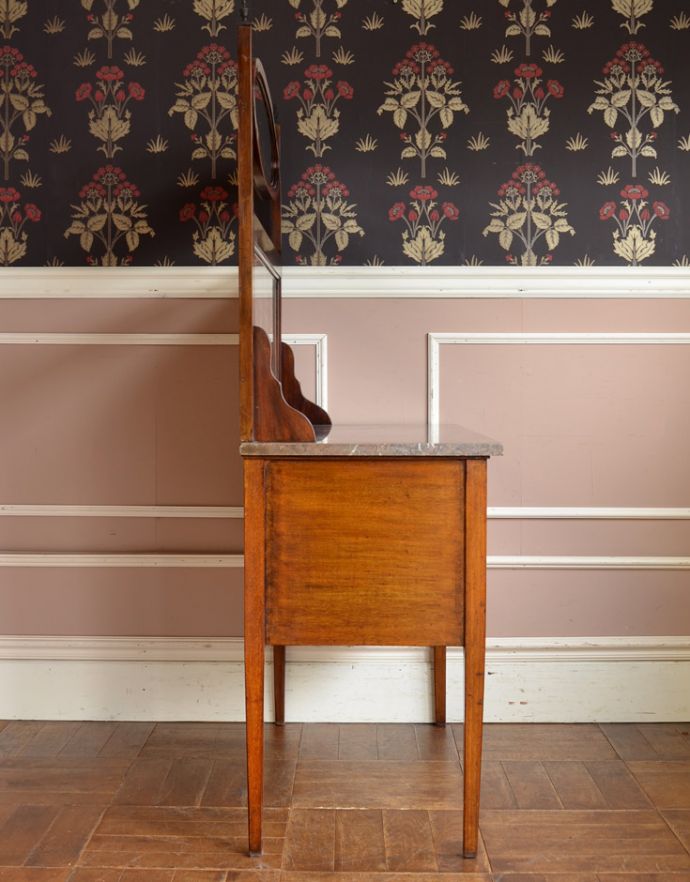 サイドボード　アンティーク家具　英国の素敵なアンティーク家具、ウォッシュスタンド（洗面台）。意外とスッキリしています。(k-629-f)