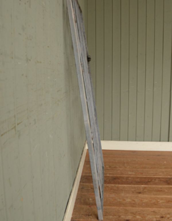 アンティーク家具　1930年代のアンティーク ゲート。映る影も可愛いですよ。(k-646-f )