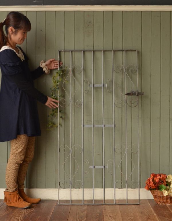 アンティーク家具　1930年代のアンティーク ゲート。背が高いアイアンのゲート。(k-646-f )