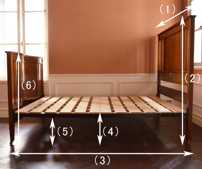 めずらしい家具　アンティーク家具　英国のオシャレなアンティーク家具、マホガニー材のベッドフレーム。フレームは横から見るとこんな感じです。(k-678-f)