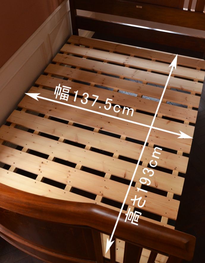 めずらしい家具　アンティーク家具　英国のオシャレなアンティーク家具、マホガニー材のベッドフレーム。マットレスをのせる、すのこ部分の寸法です。(k-678-f)