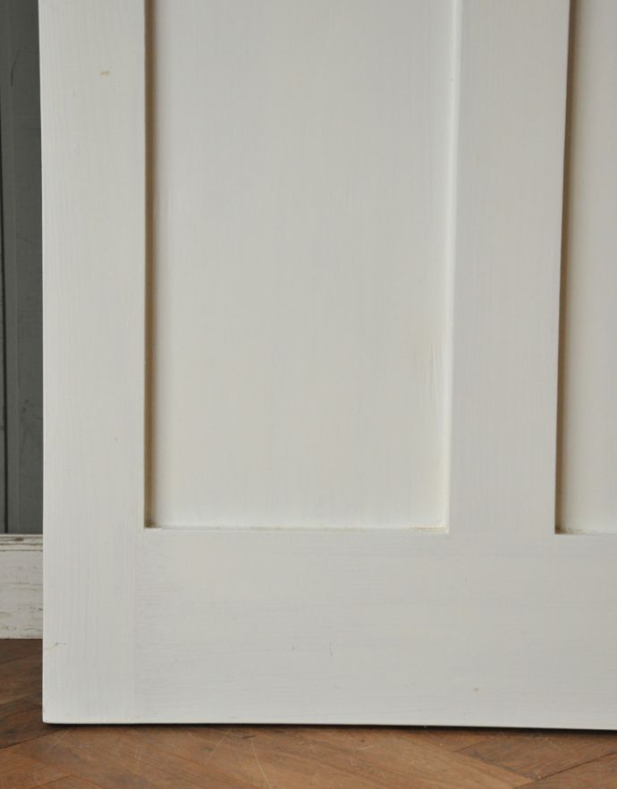 ドア・ゲート アンティーク家具 美しい模様のステンドグラスが入ったアンティークのドア(建具)。扉には彫りが施され、高級感のある仕上がりです。(k-720-f-1)