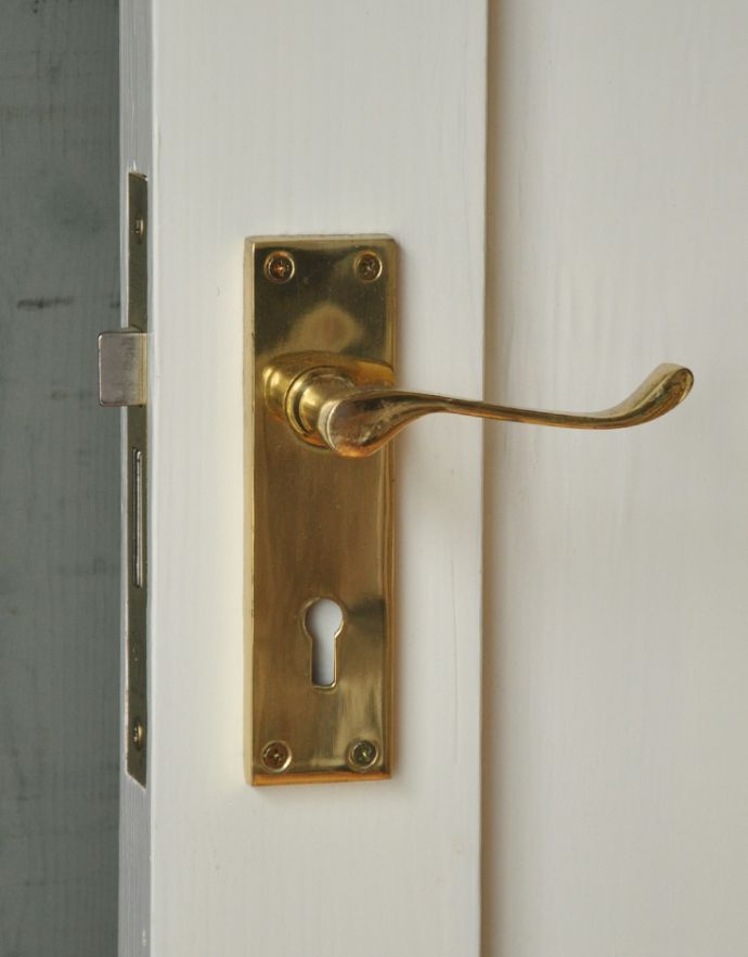 ドア・ゲート アンティーク家具 美しい模様のステンドグラスが入ったアンティークのドア(建具)。ゴールドのドアハンドル付き!海外らしいハンドルのデザインが素敵ですよね。(k-720-f-1)