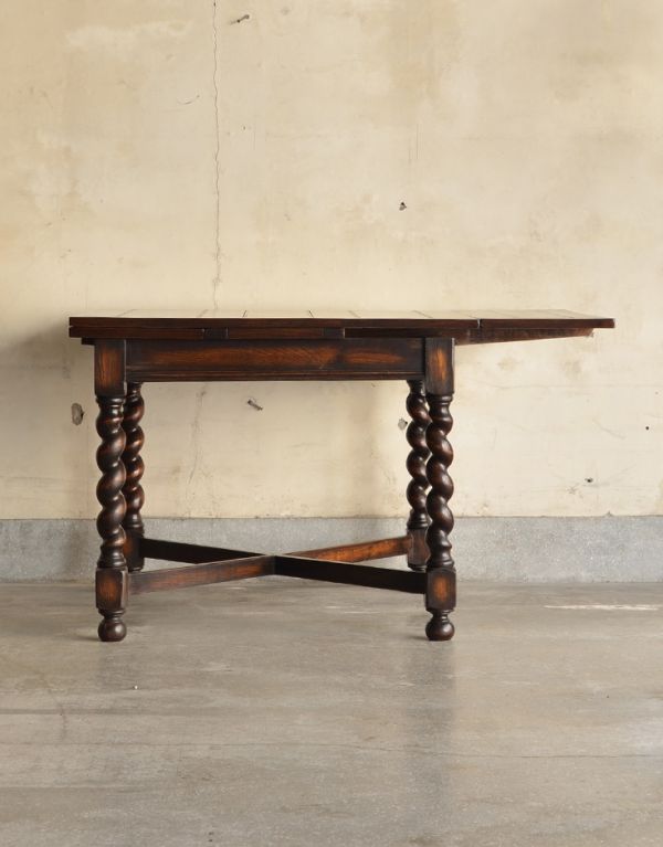 ロイドテーブル　アンティーク家具　伸張式のアンティーク英国家具、ドローリーフテーブル（ダイニングテーブル）。片開きの状態でもご使用頂けます。(k-767-f)
