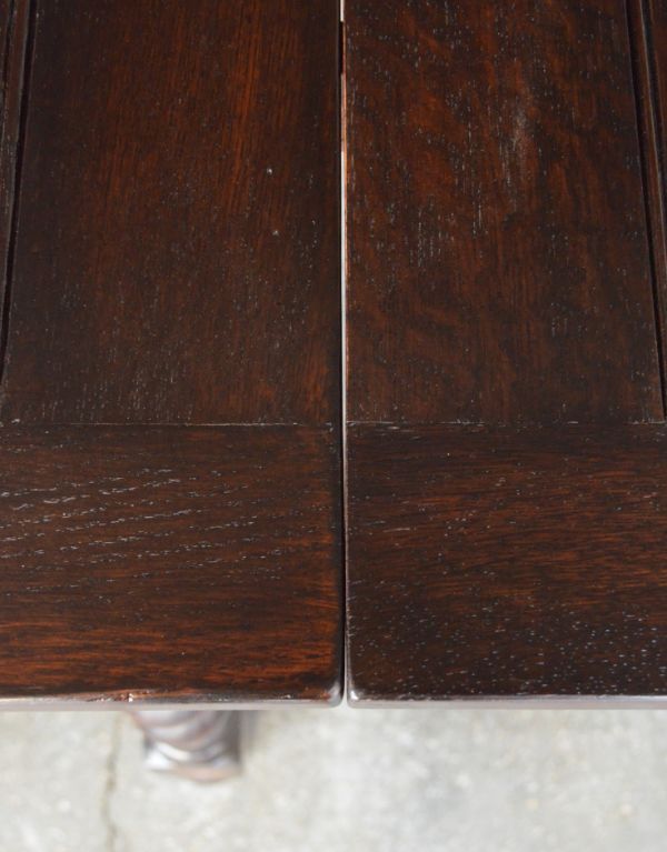 ロイドテーブル　アンティーク家具　伸張式のアンティーク英国家具、ドローリーフテーブル（ダイニングテーブル）。大人っぽいカラーで落ち着きがあります。(k-767-f)