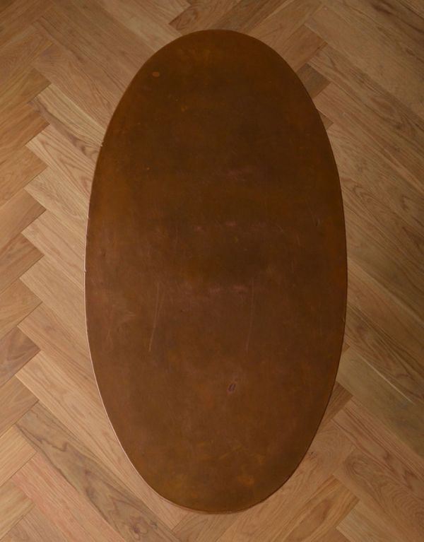 ロイドテーブル アンティーク家具 イギリスのおしゃれなアンティーク家具、コンパクトなパブテーブル。オーバル形の天板です。(k-769-f-1)
