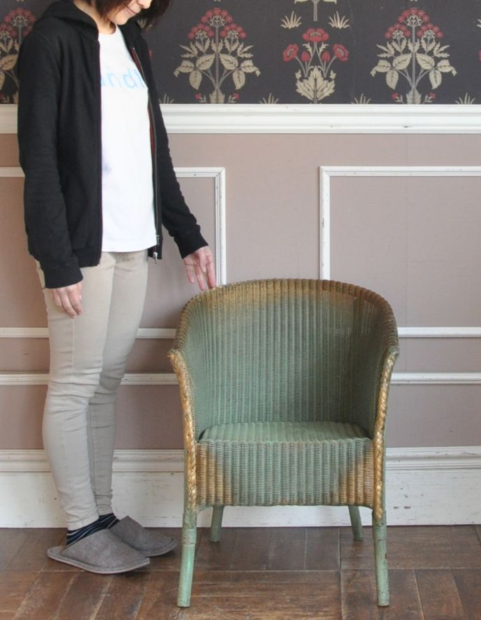 ロイドルーム　アンティーク チェア　落ち着いたグリーン色のアンティーク家具、可愛いロイドルームチェア。見て楽しむだけでなく、使って本当の良さがわかるのがロイドルームチェア。(k-789-c-1)