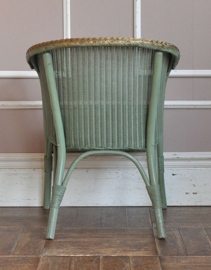 ロイドルーム　アンティーク チェア　落ち着いたグリーン色のアンティーク家具、可愛いロイドルームチェア。後ろ姿もかわいらしいロイドルームチェア！支えもしっかりしています。(k-789-c-1)