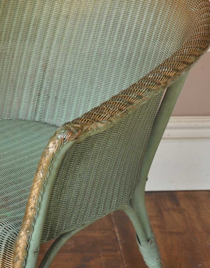 ロイドルーム　アンティーク チェア　落ち着いたグリーン色のアンティーク家具、可愛いロイドルームチェア。籐と違って、ささくれやきしみがないのが魅力です。(k-789-c-1)