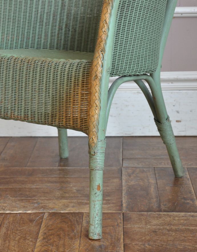 ロイドルーム　アンティーク チェア　落ち着いたグリーン色のアンティーク家具、可愛いロイドルームチェア。メンテナンスをしっかりしているので大柄な男性でも安心してお掛けください。(k-789-c-1)