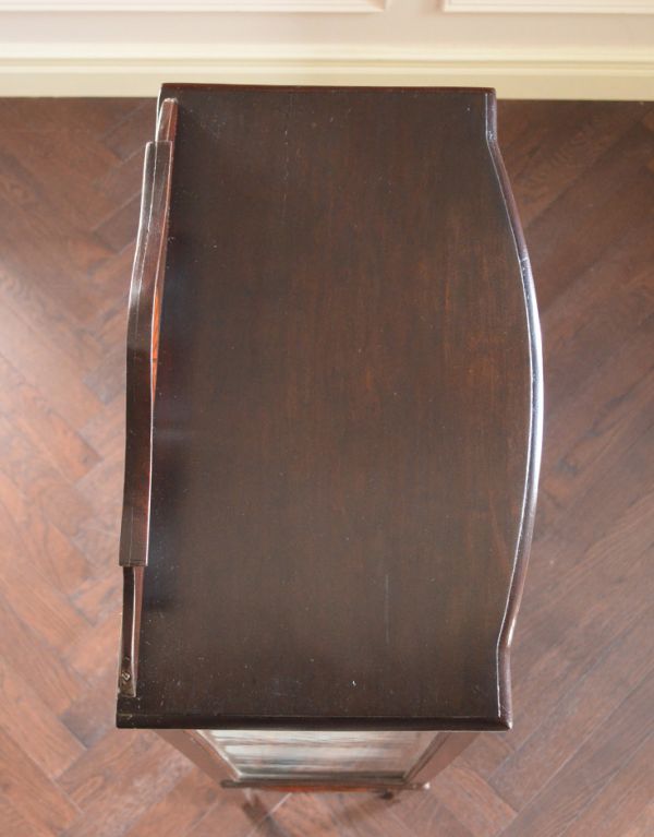 アンティーク家具　アンティークの英国家具、オシャレなガラスキャビネット。天板もキレイにお直ししました。(k-791-f)