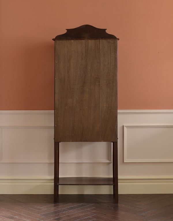 アンティーク家具　アンティークの英国家具、オシャレなガラスキャビネット。キチンとメンテナンスしてあるので、裏側もキレイです。(k-791-f)