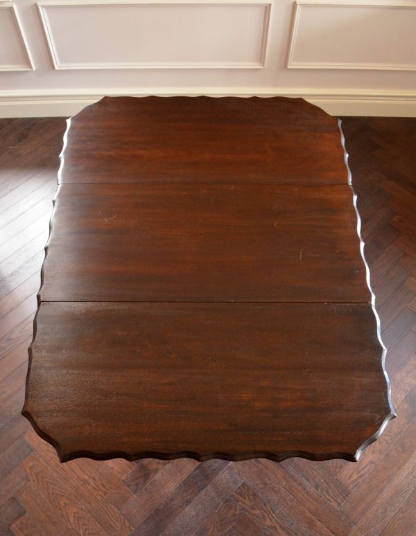 ロイドテーブル アンティーク家具 伸張式のアンティーク英国家具、食卓でも使えるゲートレッグテーブル。広げた状態。(k-805-f)