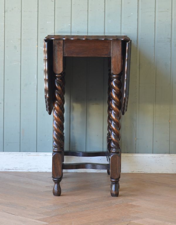 ロイドテーブル　アンティーク家具　オーク材のアンティーク家具、四角い天板のゲートレッグテーブル。閉じるとこんなにコンパクトに。(k-808-f)