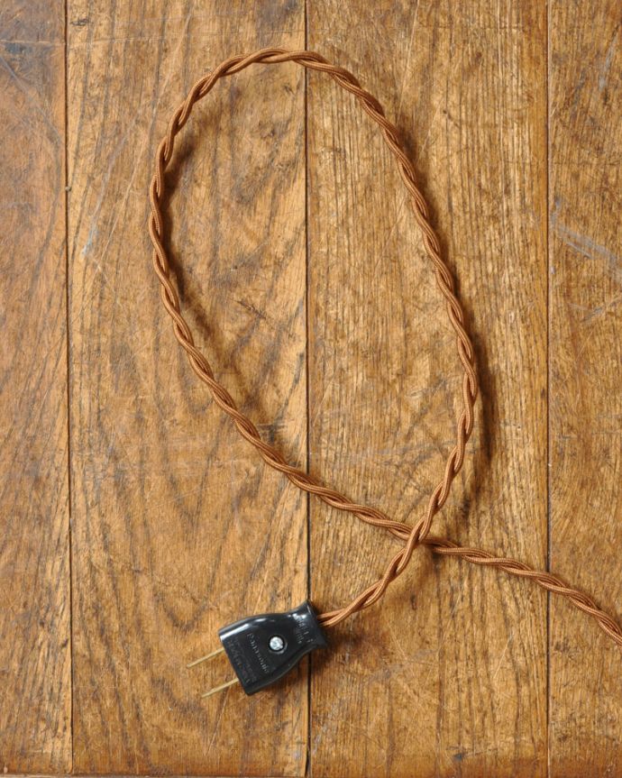 スタンドライト 照明・ライティング イギリスから届いたアンティーク照明、素敵なフロアランプ(B22シャンデリア球付)。コードもインテリアの雰囲気を壊さないブラウンです。(k-847-f-1)