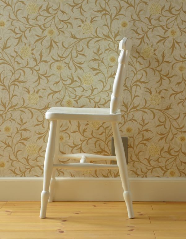 板座面　アンティーク チェア　小ぶりなアンティークチェア、ホワイト色の可愛いキッチンチェア。横から眺めても・・おしゃれオーラが出ています。(k-854-c)