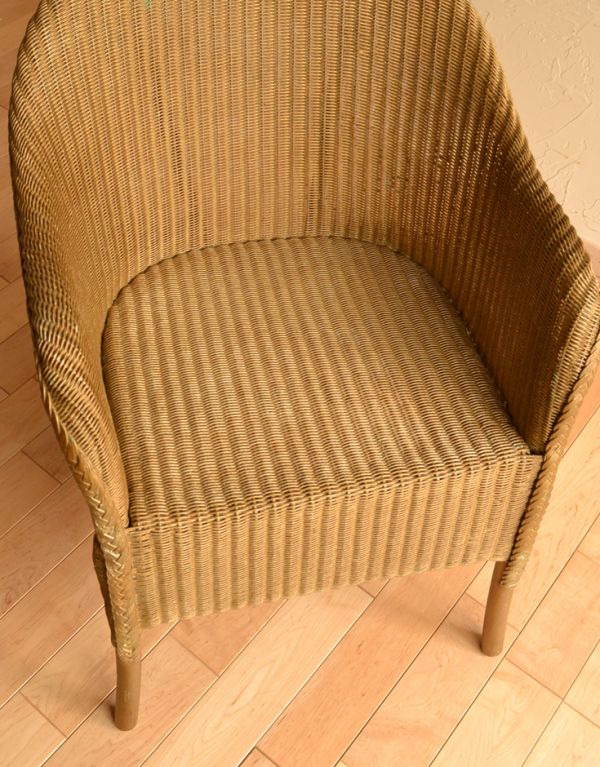 ロイドルーム アンティーク チェア イギリスのアンティークチェア、ゴールドカラーのロイドルームチェア。座面は広々していて、キレイにゴールド色でペイントされています。(k-860-c)