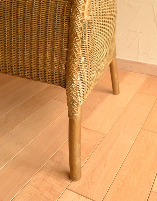 ロイドルーム アンティーク チェア イギリスのアンティークチェア、ゴールドカラーのロイドルームチェア。メンテナンスをしっかりしているので大柄な男性でも安心してお掛けください。(k-860-c)