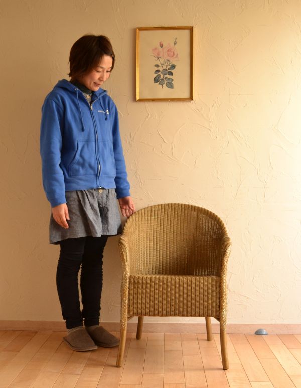 ロイドルーム アンティーク チェア イギリスのアンティークチェア、ゴールドカラーのロイドルームチェア。見て楽しむだけでなく、使って本当の良さがわかるのがロイドルームチェア。(k-860-c)