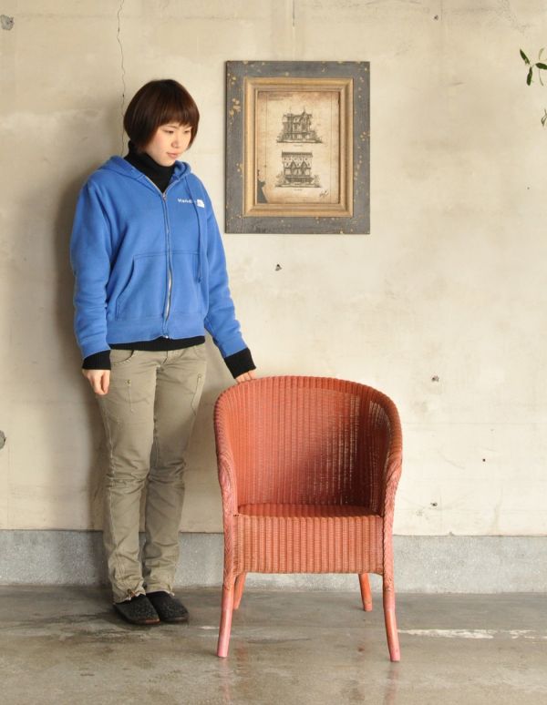 ロイドルーム　アンティーク チェア　ソファのような掛け心地のアンティークのロイドルームチェア（ピンクペイント）。見て楽しむだけでなく、使って本当の良さがわかるのがロイドルームチェア。(k-861-c)