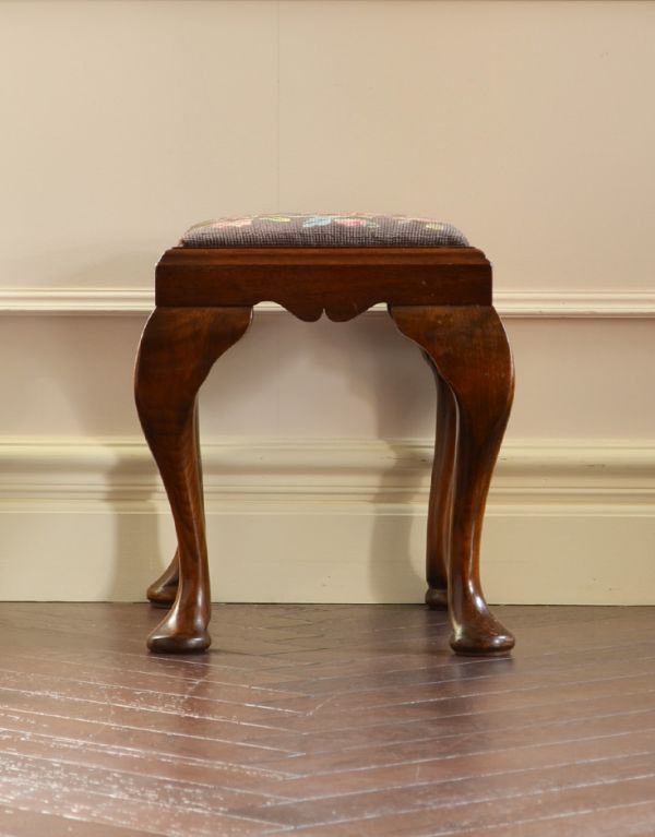 お花柄の座面が美しいアンティークのスツール（布張り）(k-870-c