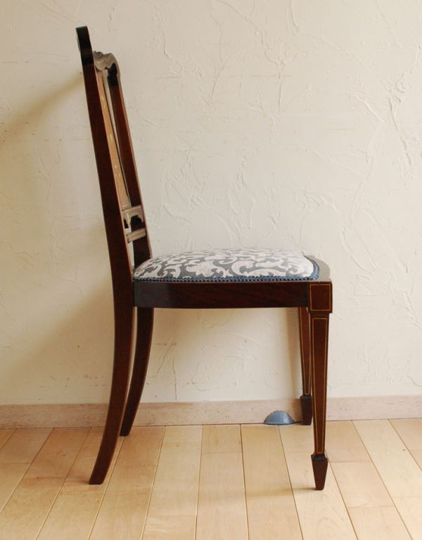 アンティーク チェア　イギリスから来たアンティークの椅子、インレイド（象嵌）チェア。よしかかりやすい背もたれです。(k-873-c)