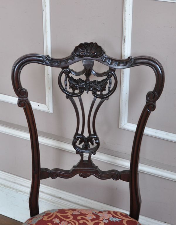 サロンチェア アンティーク チェア 英国からのアンティーク、ソファのようなナーシングチェア。隅々まで装飾が施されたデザインです。(k-874-c)