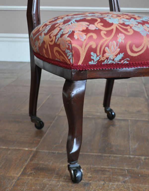 サロンチェア アンティーク チェア 英国からのアンティーク、ソファのようなナーシングチェア。きちんとお直ししていますので、大柄な男性でも安心してお掛け下さい。(k-874-c)