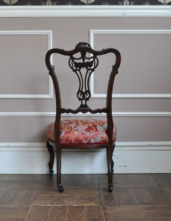 サロンチェア アンティーク チェア 英国からのアンティーク、ソファのようなナーシングチェア。アンティークらしく、流行を追わずに長く使えるデザイン。(k-874-c)