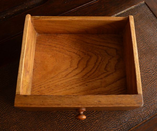 アンティーク家具 オシャレなアンティーク家具、イギリスのビューローブックケース。ビューロー内には、小さな引き出しが1つ付いています。(k-883-f)