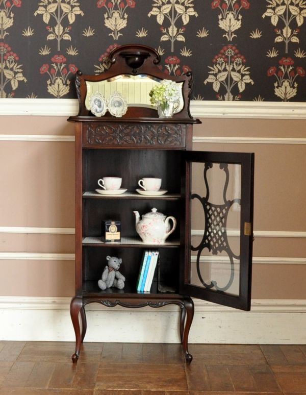 アンティーク家具 華やかなアンティーク家具、マホガニー材のペディスタルキャビネット(飾り棚)。棚板があるので整理しやすいです。(k-884-f)