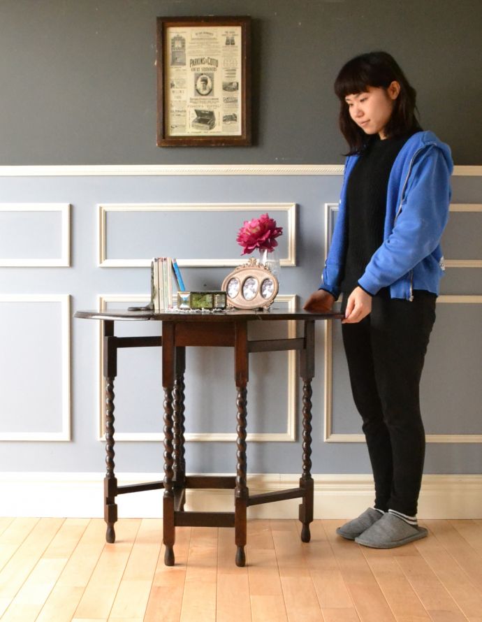 ロイドテーブル アンティーク家具 和室でも使えるアンティーク家具、ツイスト脚の小ぶりなゲートレッグテーブル。テーブルにしてはコンパクトなサイズです。(k-887-f-1)