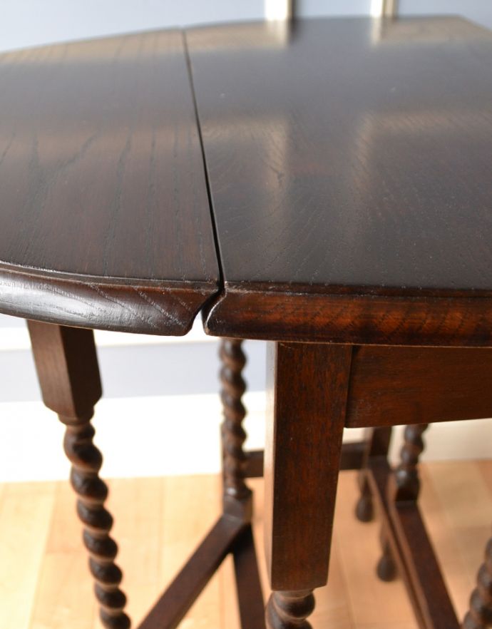 ロイドテーブル アンティーク家具 和室でも使えるアンティーク家具、ツイスト脚の小ぶりなゲートレッグテーブル。しっかりお直ししてありますので、届いたその日からお使いいただけます。(k-887-f-1)