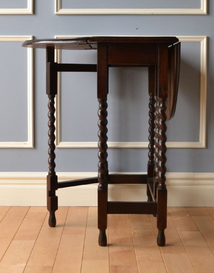 ロイドテーブル アンティーク家具 和室でも使えるアンティーク家具、ツイスト脚の小ぶりなゲートレッグテーブル。片開きの状態でもご使用頂けます。(k-887-f-1)