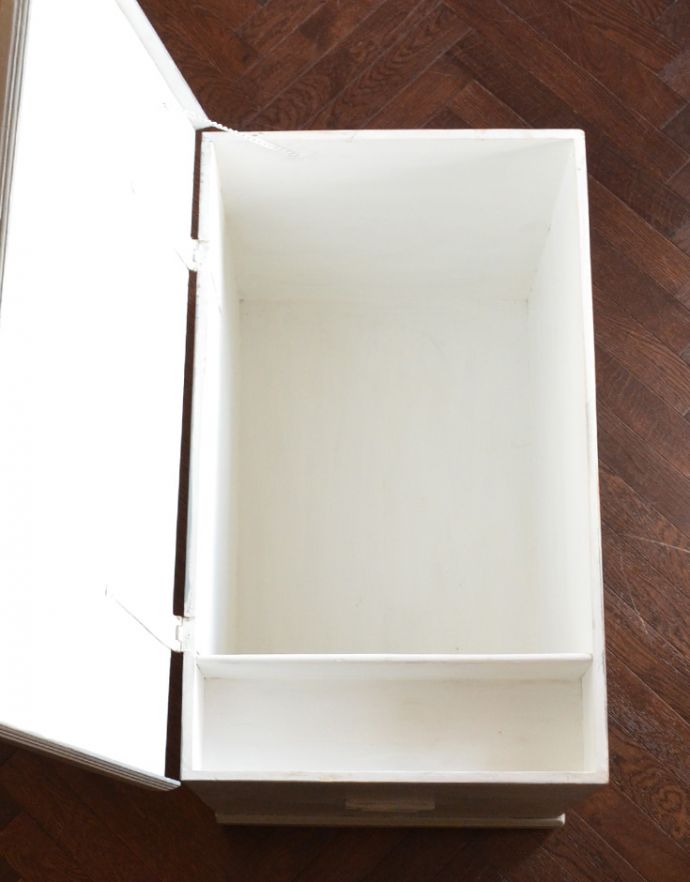 ブランケットボックス・収納ボックス　アンティーク家具　素敵なアンティーク家具、グレー色のブランケットボックス。実用的にタオルや衣類を入れて頂けます。(k-892-f-1)