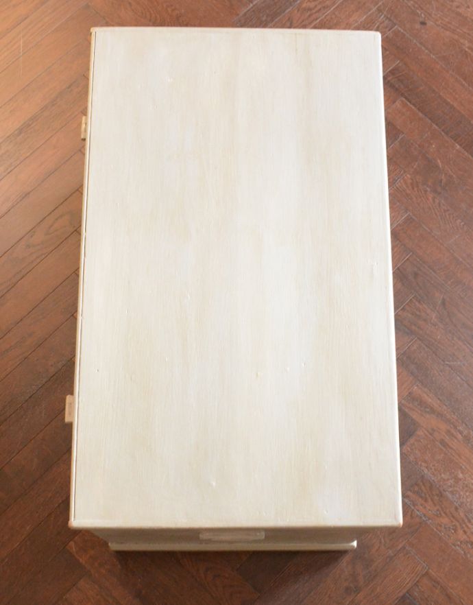 ブランケットボックス・収納ボックス　アンティーク家具　素敵なアンティーク家具、グレー色のブランケットボックス。広くて使いやすい天板。(k-892-f-1)