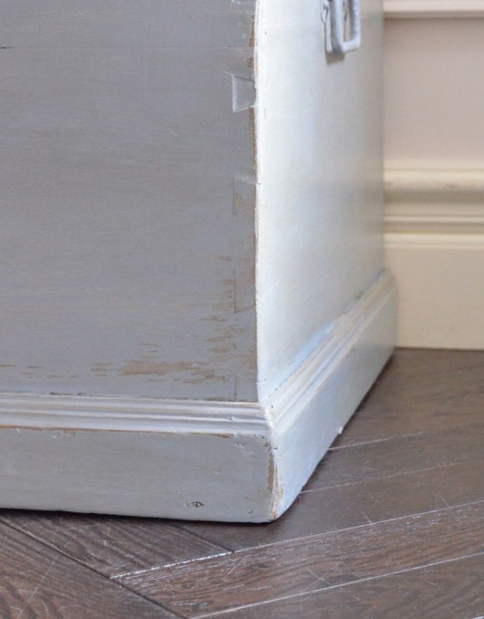 ブランケットボックス・収納ボックス　アンティーク家具　素敵なアンティーク家具、グレー色のブランケットボックス。土台もしっかりと造られています。(k-892-f-1)