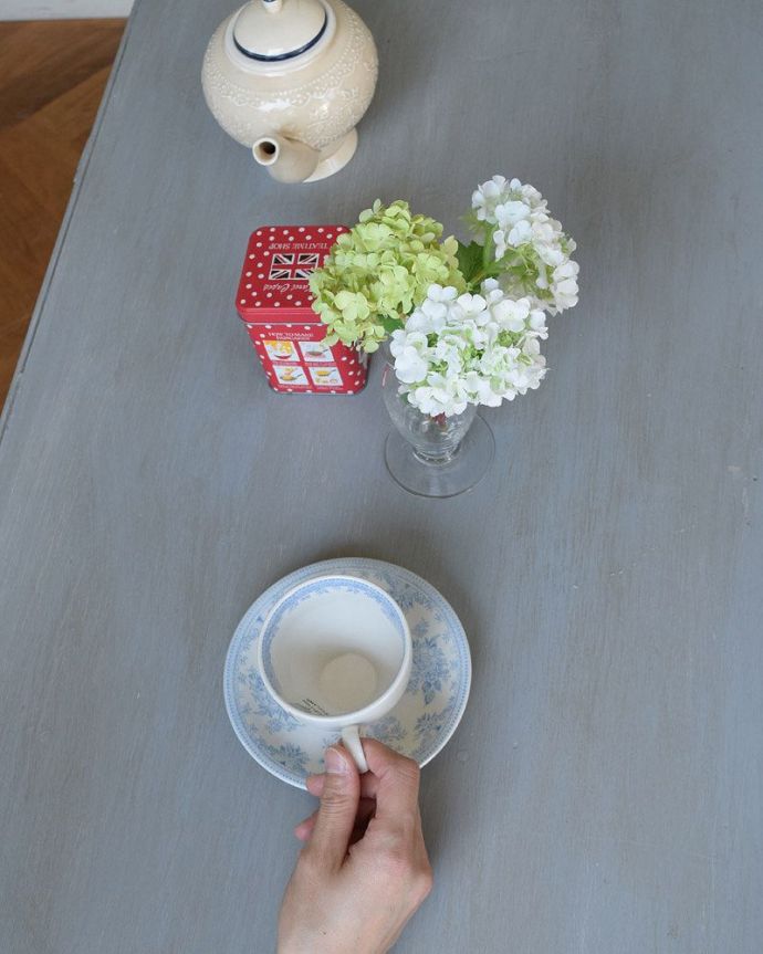 ブランケットボックス・収納ボックス　アンティーク家具　素敵なアンティーク家具、グレー色のブランケットボックス。テレビ台にはもちろん、センターテーブルとしても十分に使えるサイズです。(k-892-f-1)