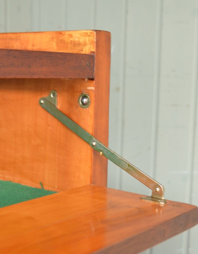 アンティークのキャビネット アンティーク家具 オシャレな北欧のヴィンテージ家具、ショップ用カウンター。ショーケースの扉にはスムーズな開閉をしてくれます。(k-895-f-1)