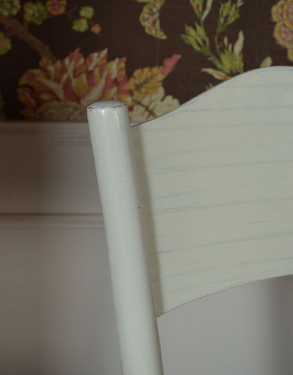 ベントウッドチェア　アンティーク チェア　英国のアンティークの椅子、白色ペイントのベントウッドチェア。シンプルで飽きのこないデザインです。(k-898-c)