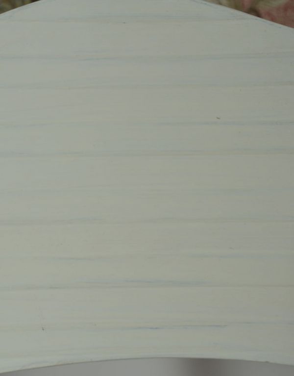 ベントウッドチェア　アンティーク チェア　英国のアンティークの椅子、白色ペイントのベントウッドチェア。専門の職人によってお直ししていますが、アンティークは新品ではありません。(k-898-c)